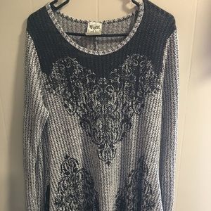 Pretty long sleeved blouse/sweater